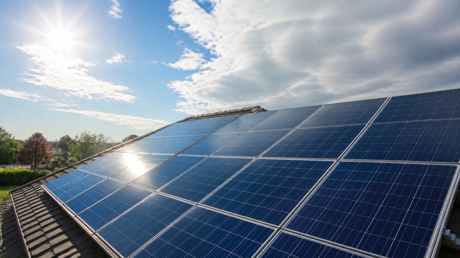 Direct vs. Indirect Sunlight: How Solar Panels Capture Energy solar explainer image